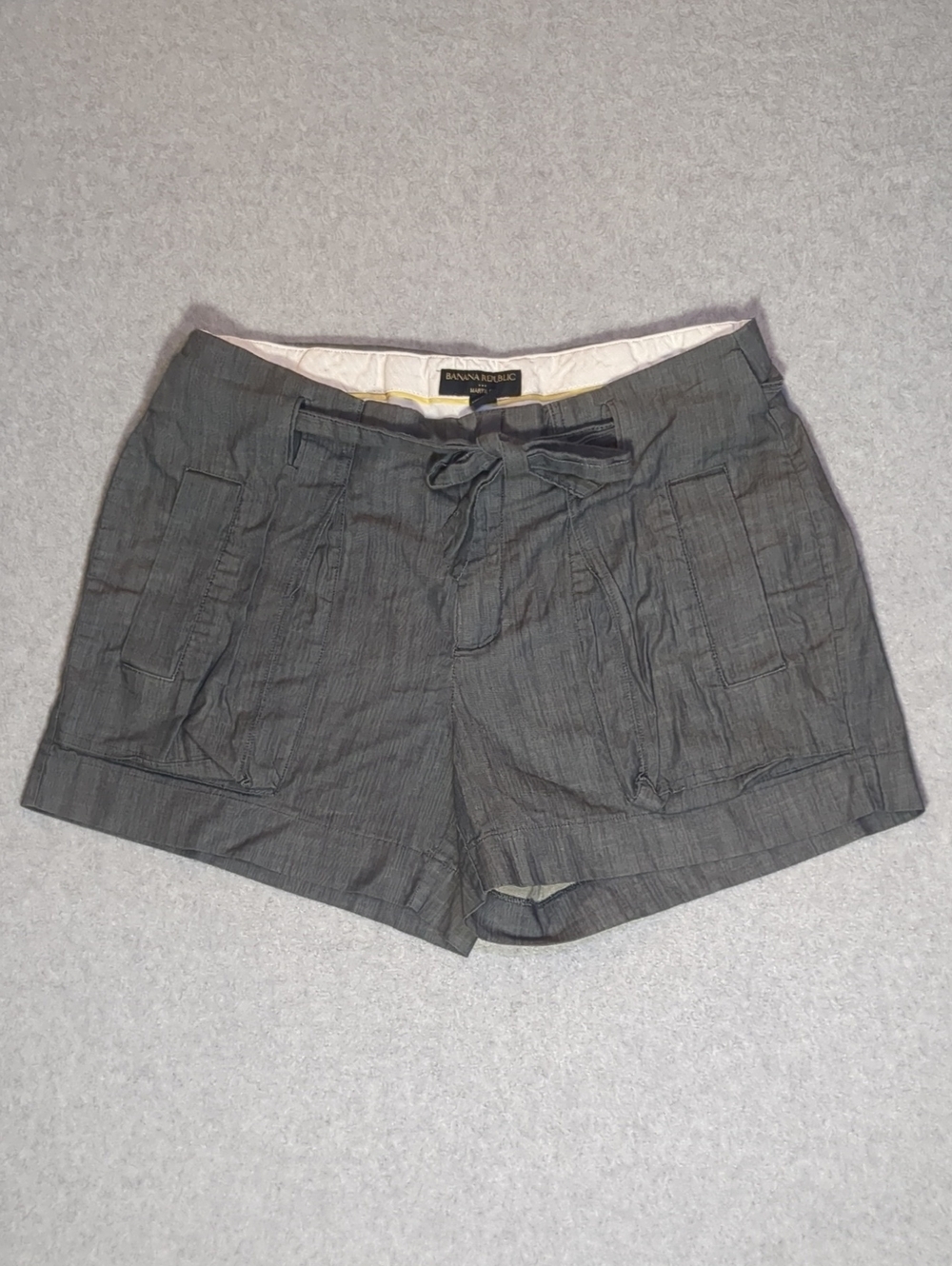 Banana Republic Martin Fit Chino Shorts Gray Womens Size 8, 4" Inseam 740121